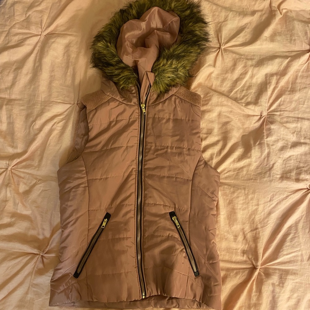Sleeveless coat